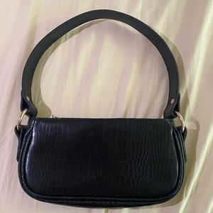black small shoulder bag